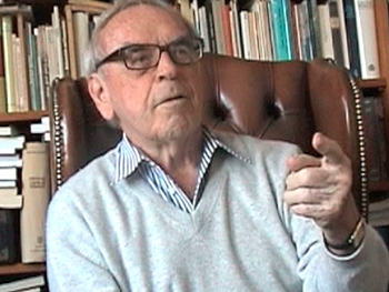 Photo of Jürgen Moltmann being interviewed