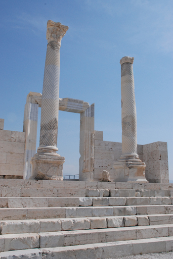 Photo of the temple in the Laodicea forum